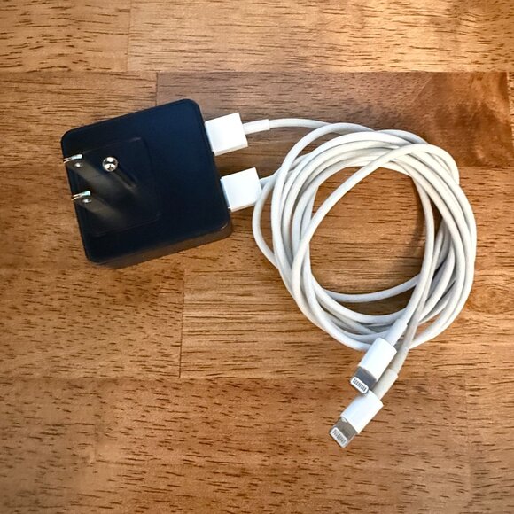 Dual Port Thin Flat USB Wall Charger Adapter Plus 2 Iphone Cables - Picture 2 of 3